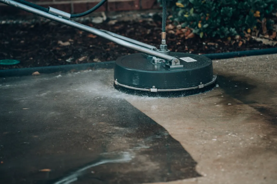 High pressure cleaning Driveway