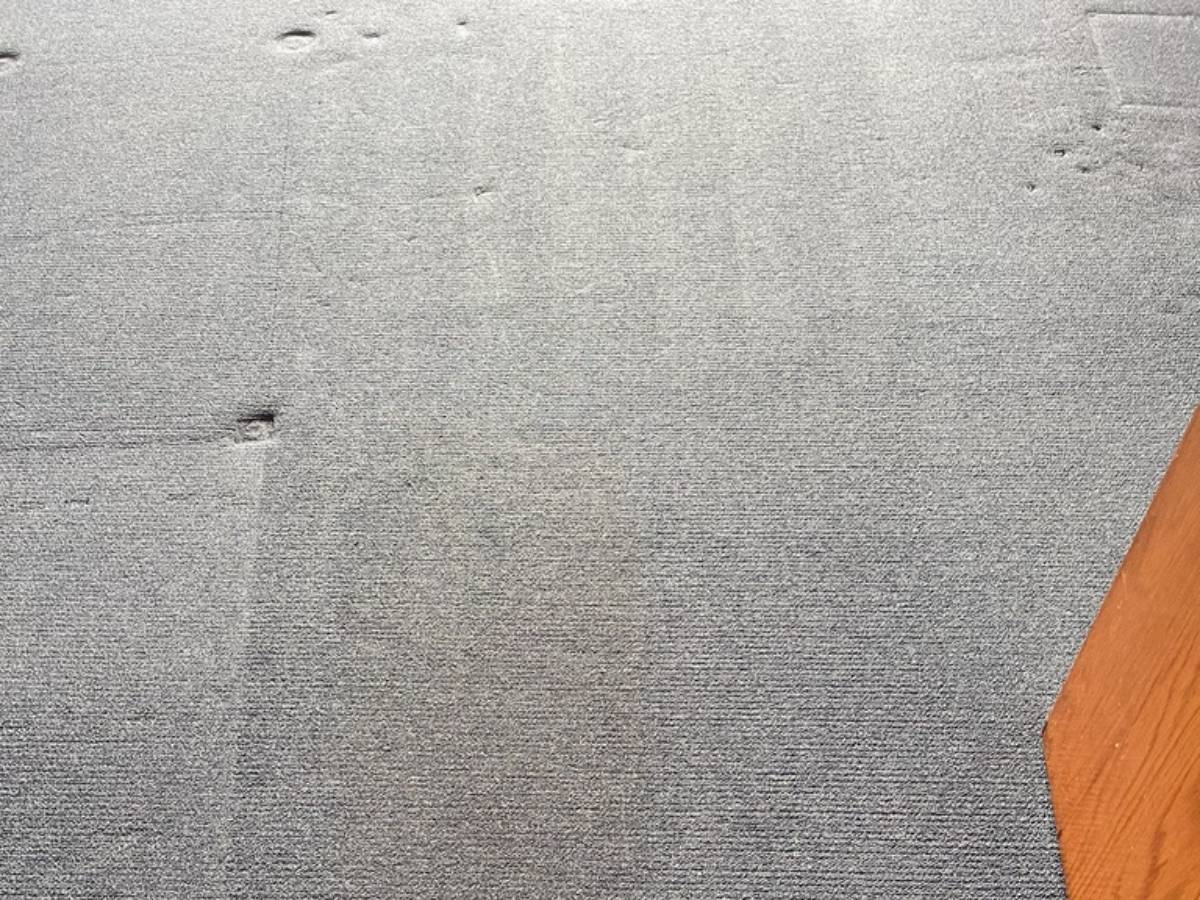 Carpet with dents